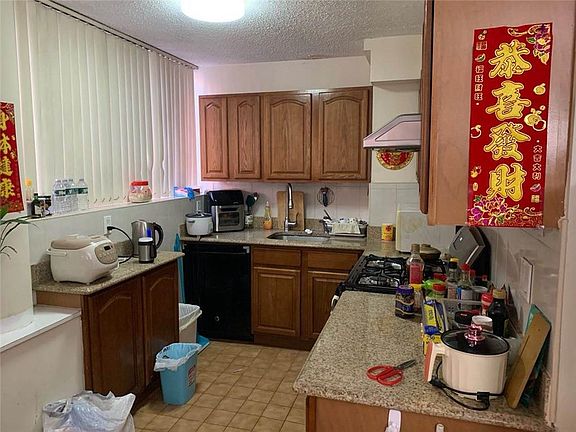 2nd image of 48 Market St APT 2C