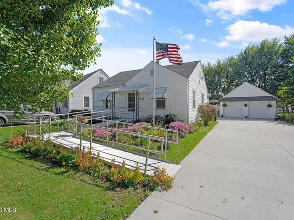 1907 Glenross Pl, Northwood, OH 43619