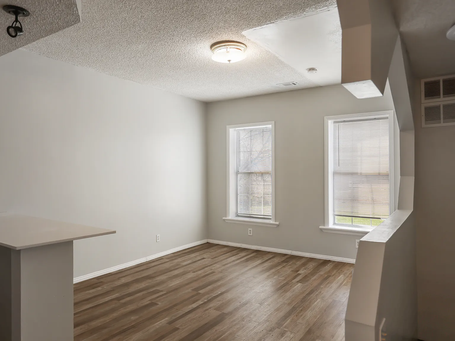 2 bed, 820 sqft, $895 — Photo 4