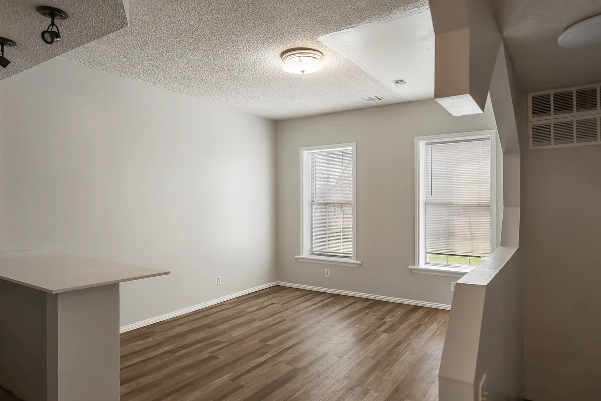 Photo 2 of 9 - 4017-4019 Aldine Ave #4019-2F - Saint Louis, MO Building Photo - 4017-4019 Aldine Ave #4019-2F