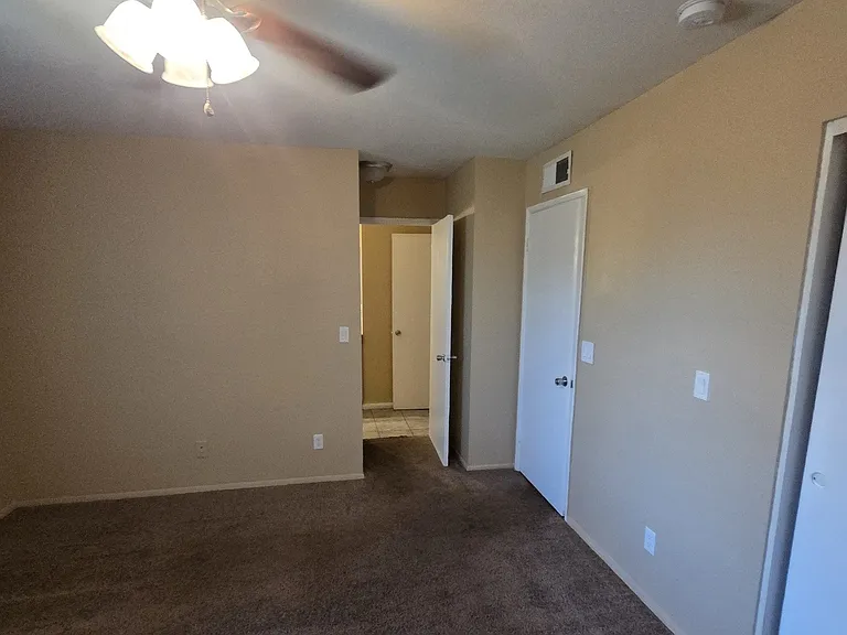 1140 E Curry Rd #B — Photo 6
