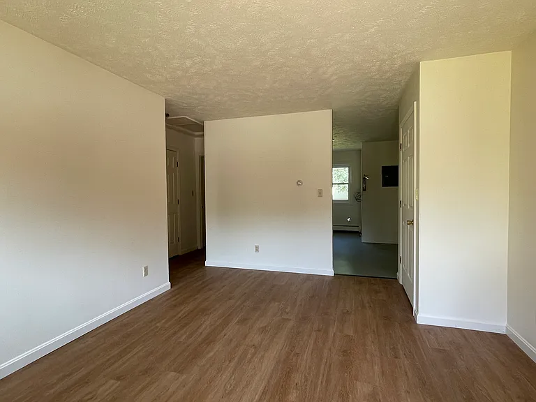 94 Lower Welden St #4 — Photo 3