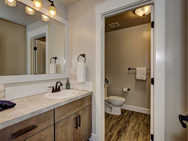 2580 E Blackstone Dr — Photo 33