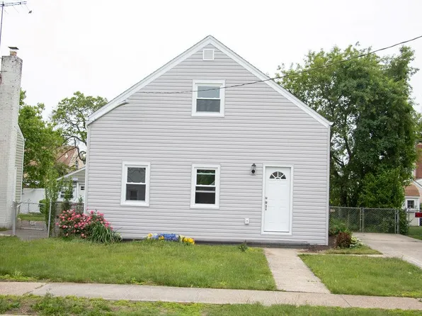 11 Shine Place, Valley Stream, NY 11581