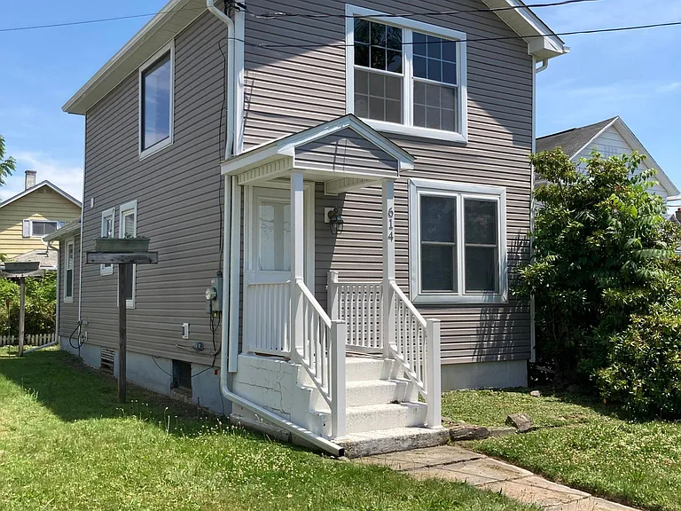 614 Warren St — Photo 27