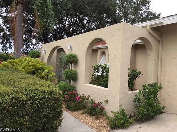 Walkway to front entrance....lovely mature tropical plantings.