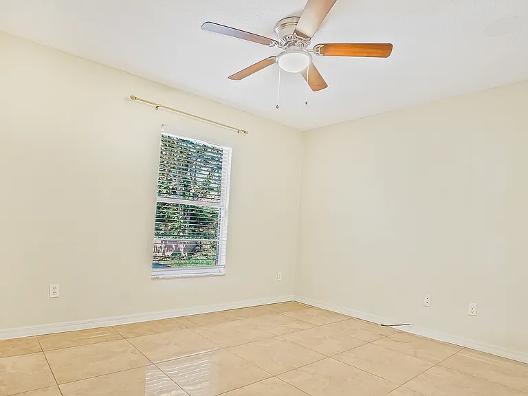 774 Princeton Dr — Photo 17