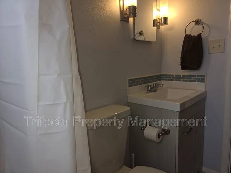 630 N Taft Hill Rd — Photo 22