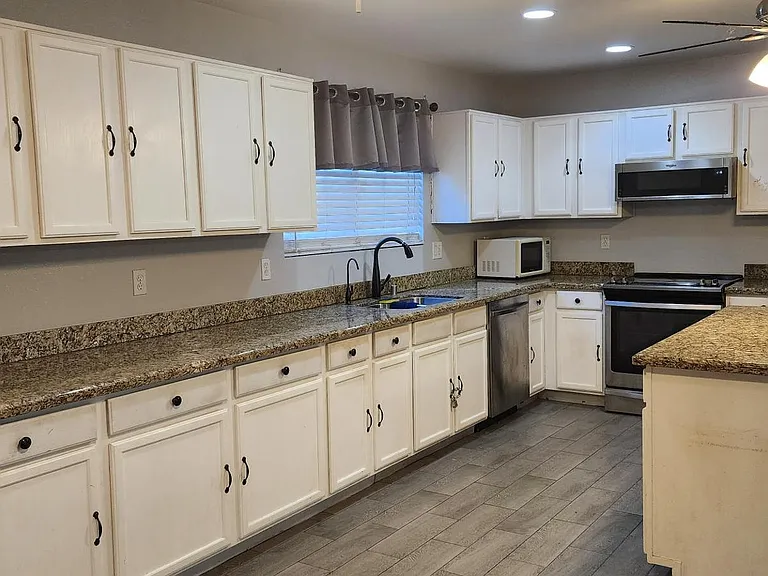 9124 W Elm St — Photo 2