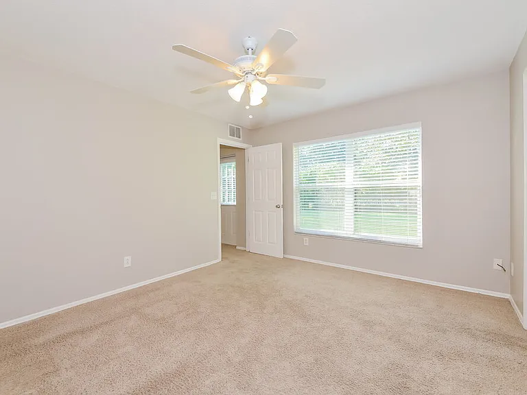 4042 Banbury Cir — Photo 10
