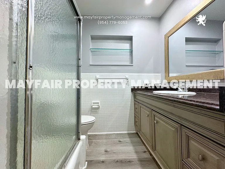 195 SE 10th St #3 — Photo 6