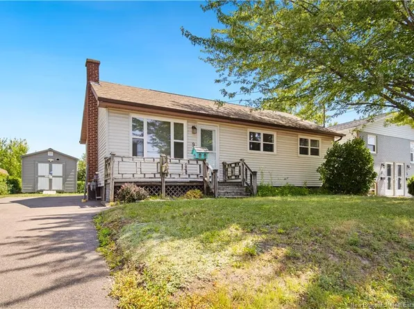 9 1st Ave, Moncton, NB E1C 7W9