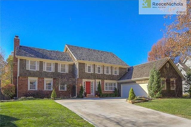 Welcome to 8226 W. 100th Terr. in coveted Pinehurst Estates subdivision.