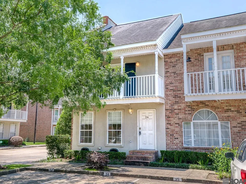2210 Christian St #34