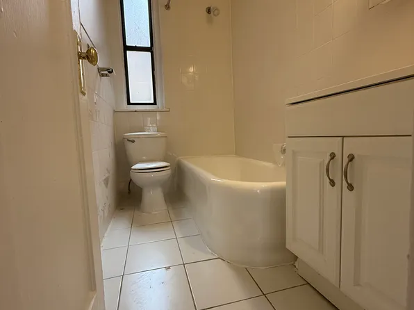 2965 Decatur Avenue image 2 of 4