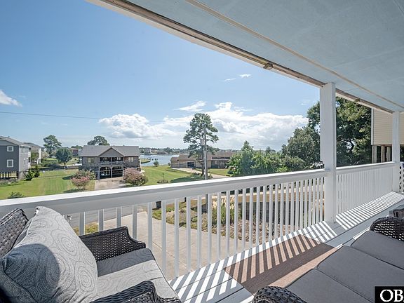 3rd image of 212 Huron Ct