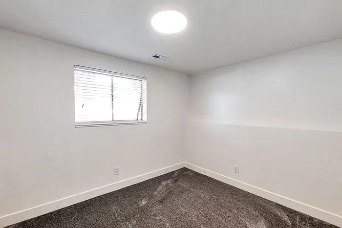 2151 W 300 North St — Photo 24