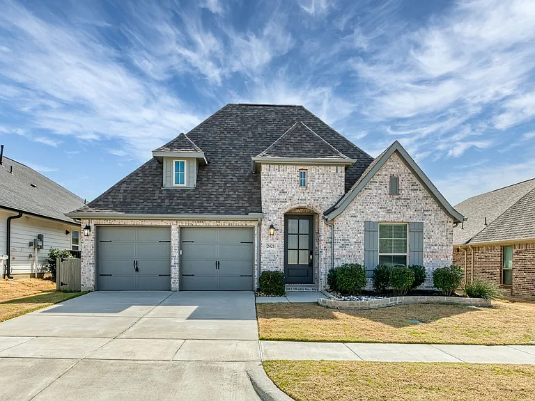 2421 Stella Ln — Photo 2