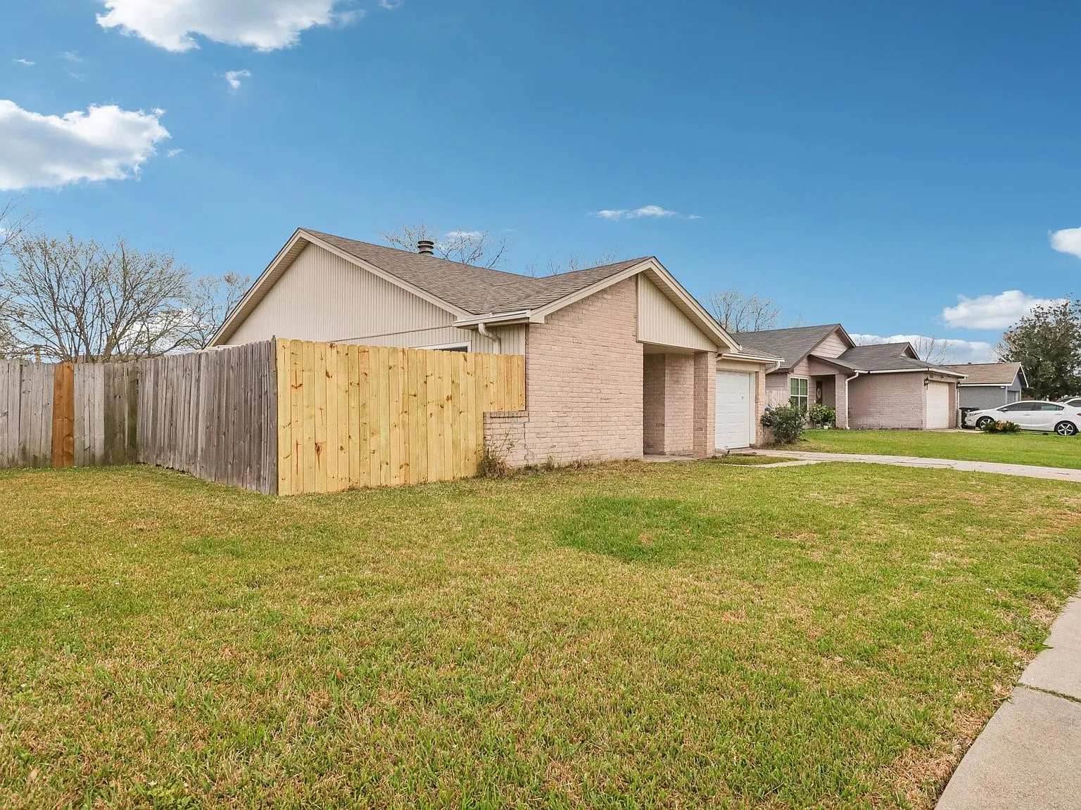 2 bed, 1.0 bath, 1072 sqft, $1,650 — Photo 2