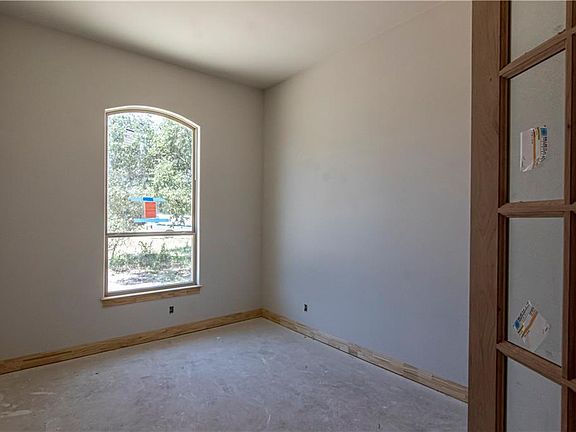 3rd image of 10901 Vista Heights Dr