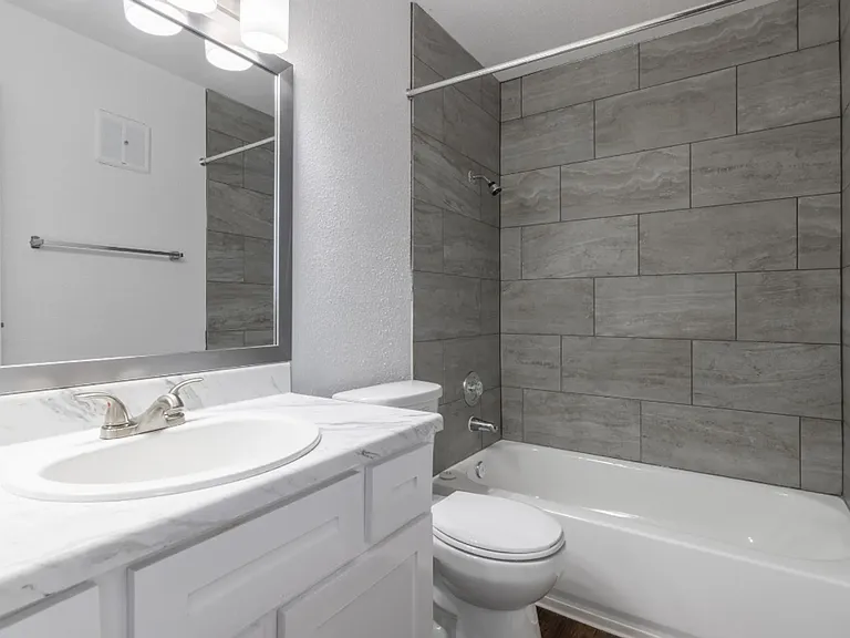 Rockridge Station Apartments — Photo 16