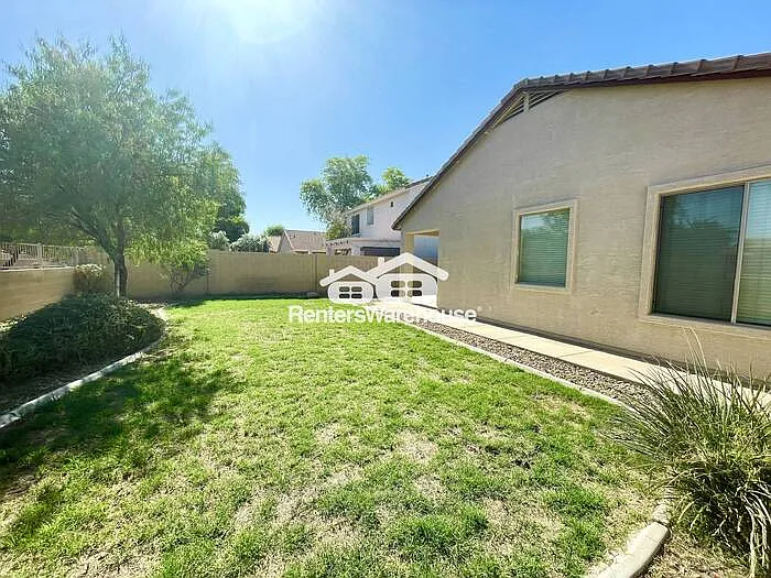 532 E Trellis Rd — Photo 22