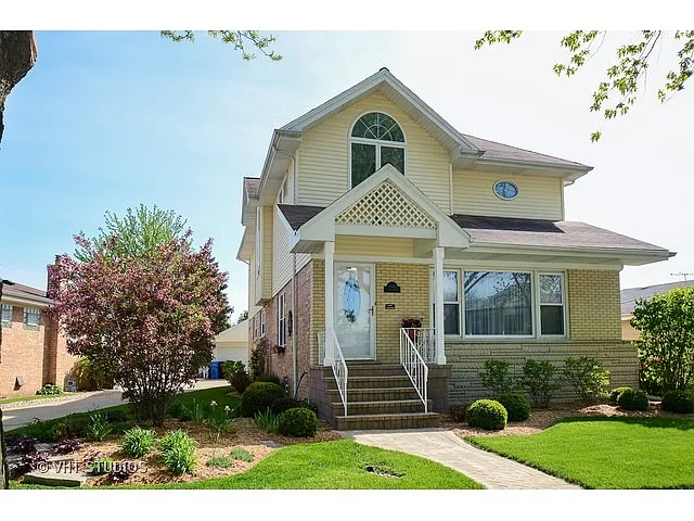 6844 N Sauganash Ave photo 1