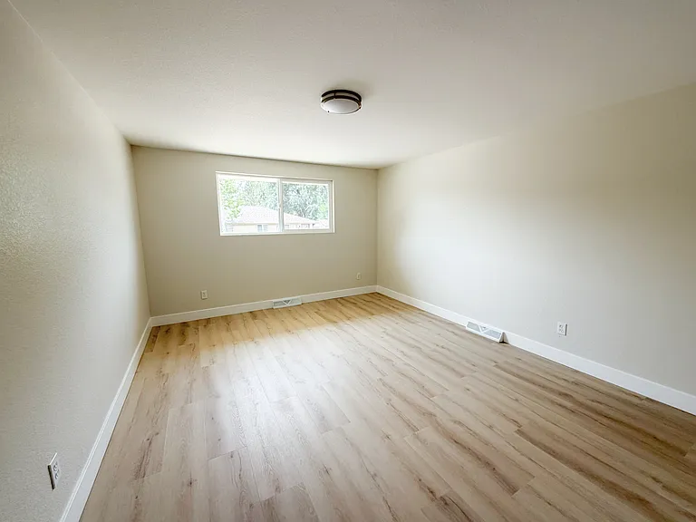 1501 Stuart St — Photo 9
