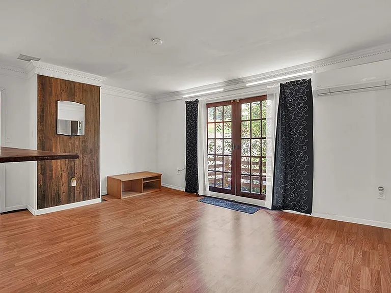 220 Crest Ave — Photo 12