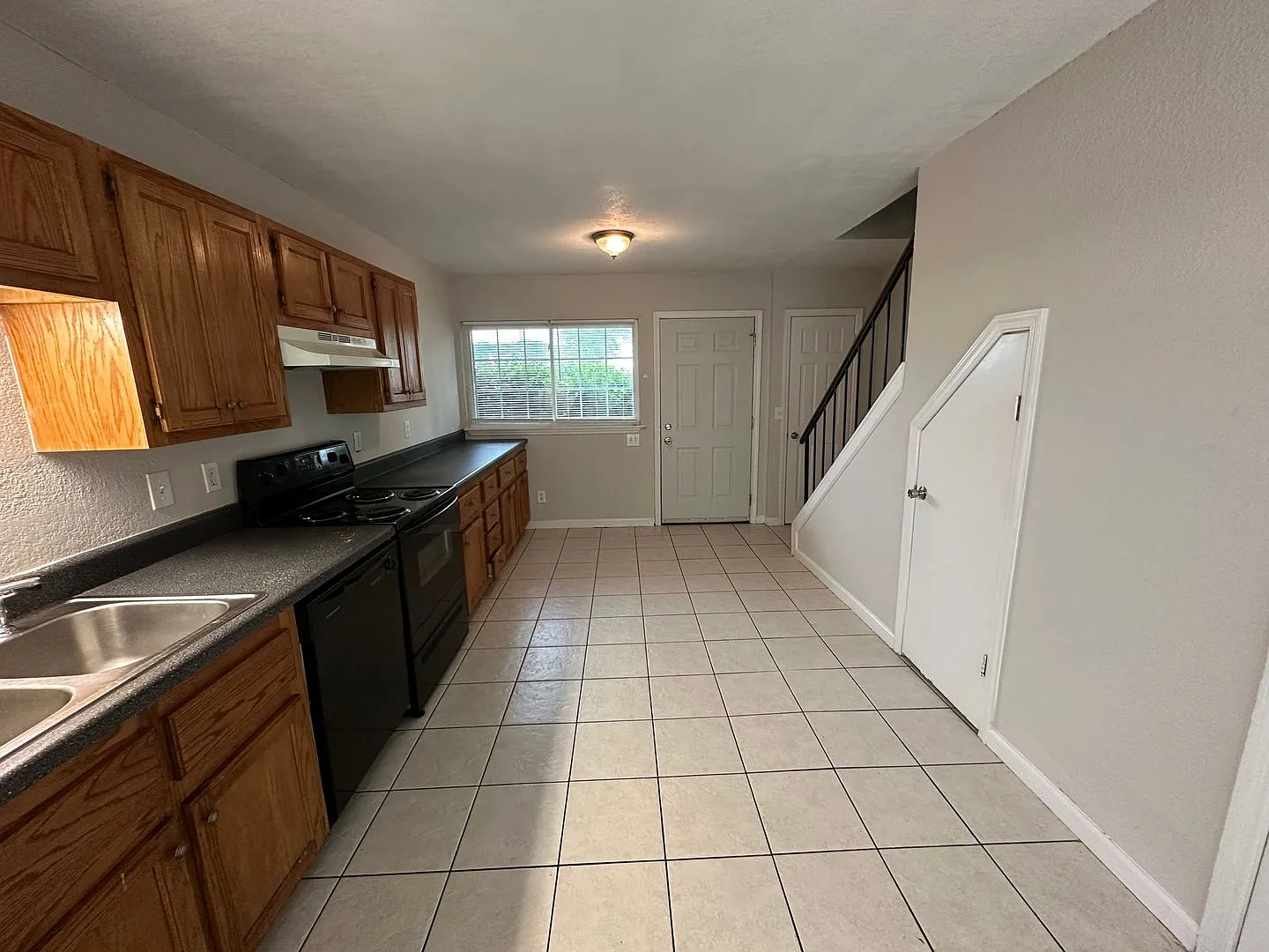 511 Plaza Place — Photo 4