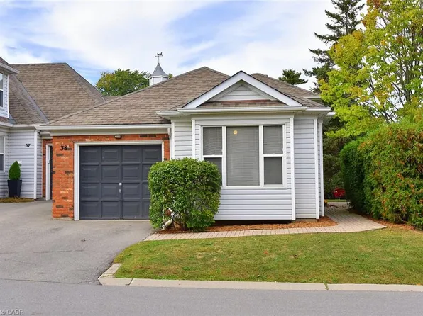 175 Fiddlers Green Rd #38, Hamilton, ON L9G 4X7