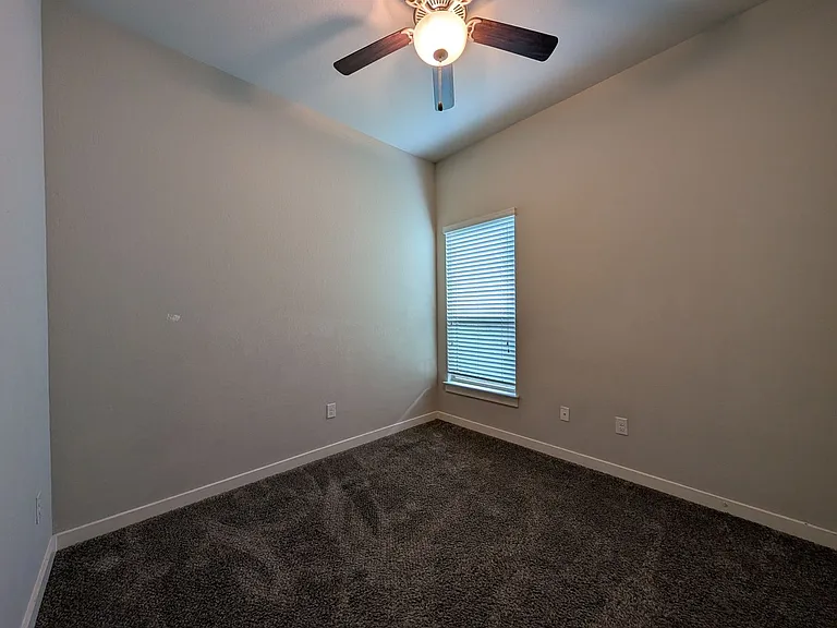 2237 Avery Vlg — Photo 22