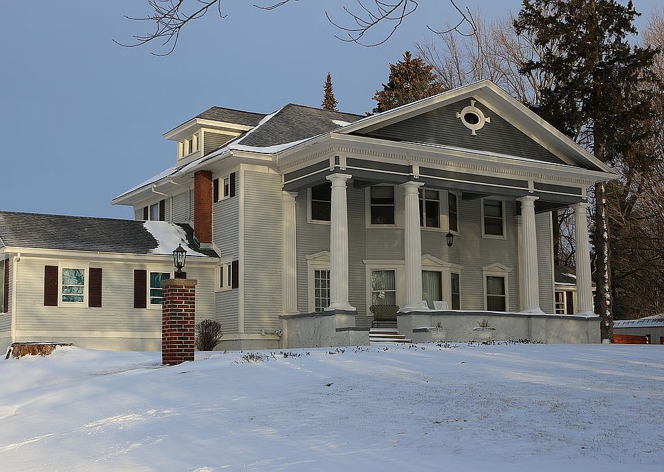 1st image of 606 W College Ave