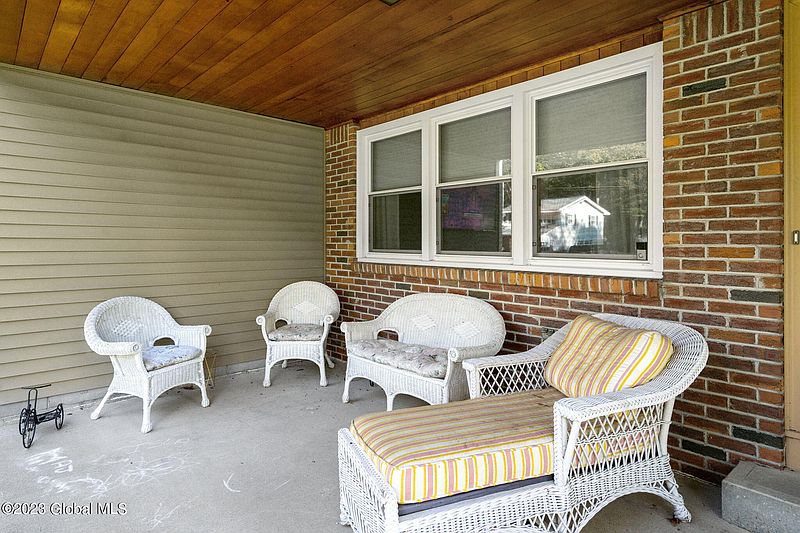 4th image of 29 Scotch Pine Drive