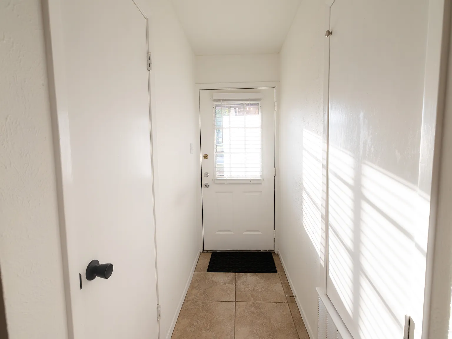 3 bed, 1099 sqft, $1,600 — Photo 2