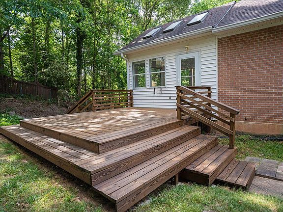 Large side deck off sunroom