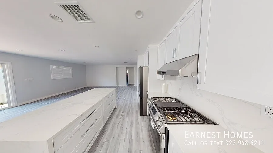 2 + 2 Stylish Reseda Home with Central Air, 2-Car Garage & Washer/Dryer! — Photo 3