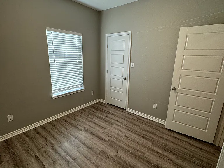 303 Janet St — Photo 15