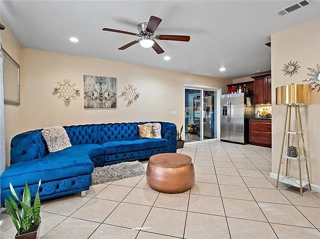 3 bed, 2.0 bath, 2167 sqft, $1,900 — Photo 3
