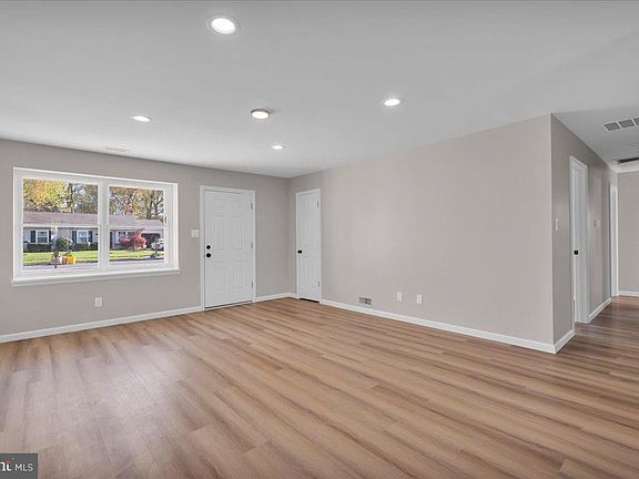 4th image of 39 Argyle Ave