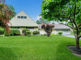 201 Snowball Dr, Levittown, PA 19056