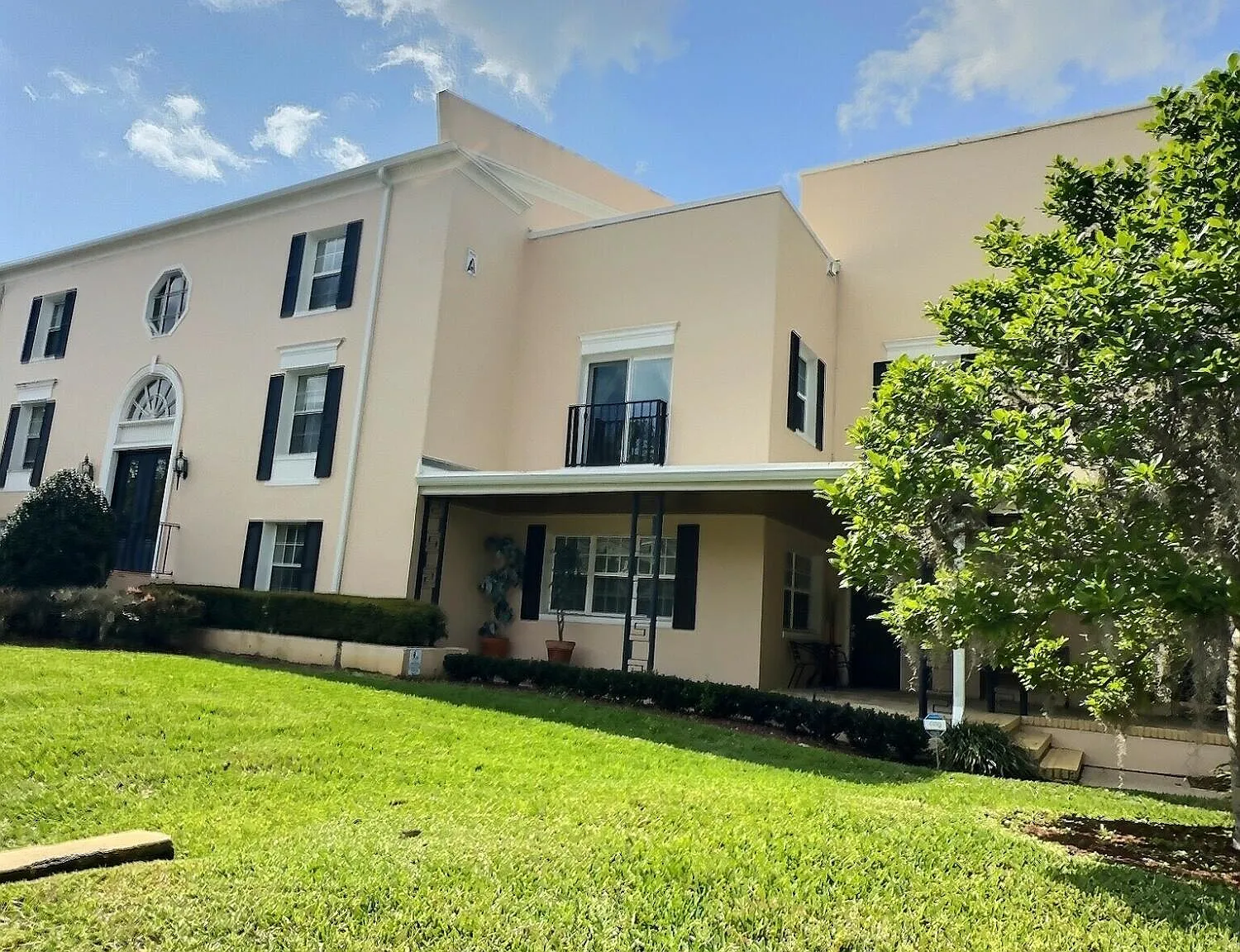 1 bed, 1.0 bath, 859 sqft, $1,675 — Photo 1