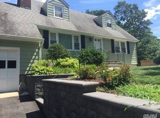 16 Engelke Ave, Huntington Station, NY 11746