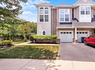 17 Island Breeze Ct, Manahawkin, NJ 08050