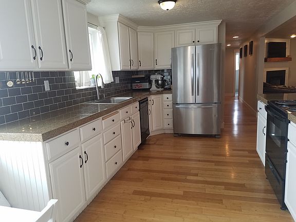 4th image of 688 W 3200th St N