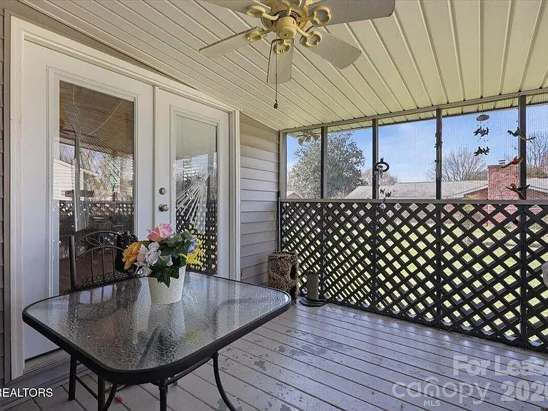 853 Walker Rd — Photo 13