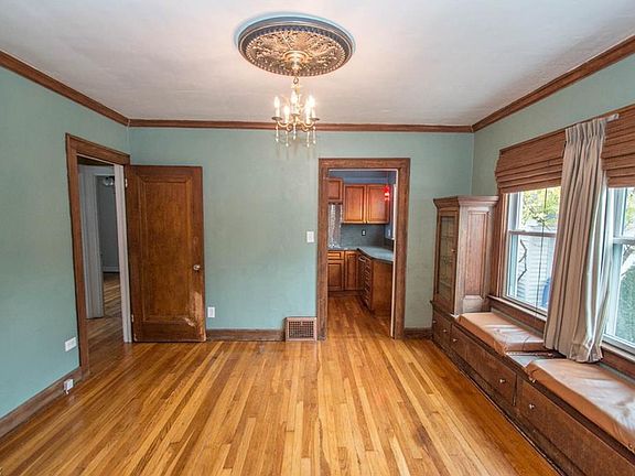 5th image of 14210 Cedarwood Ave