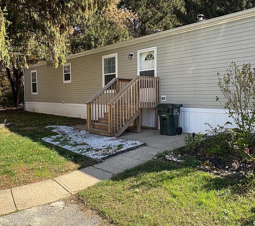 1st image of 16 Clayton Dr