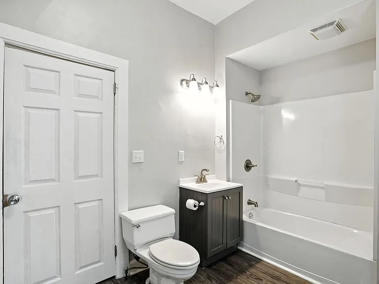 325 Kirkwood Blvd — Photo 16