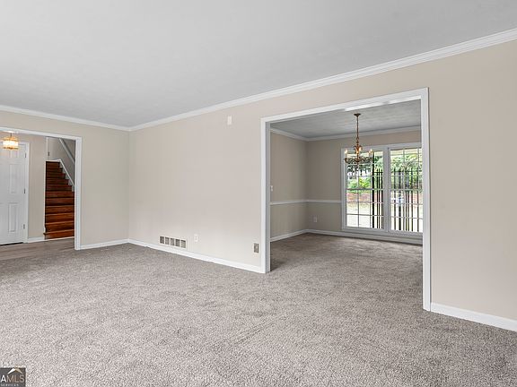 5th image of 3219 Rondelay Dr